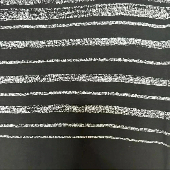 Urbanology T-Shirt Buttons Front Pocket Stripes Black & White Size  Medium - Picture 15 of 16